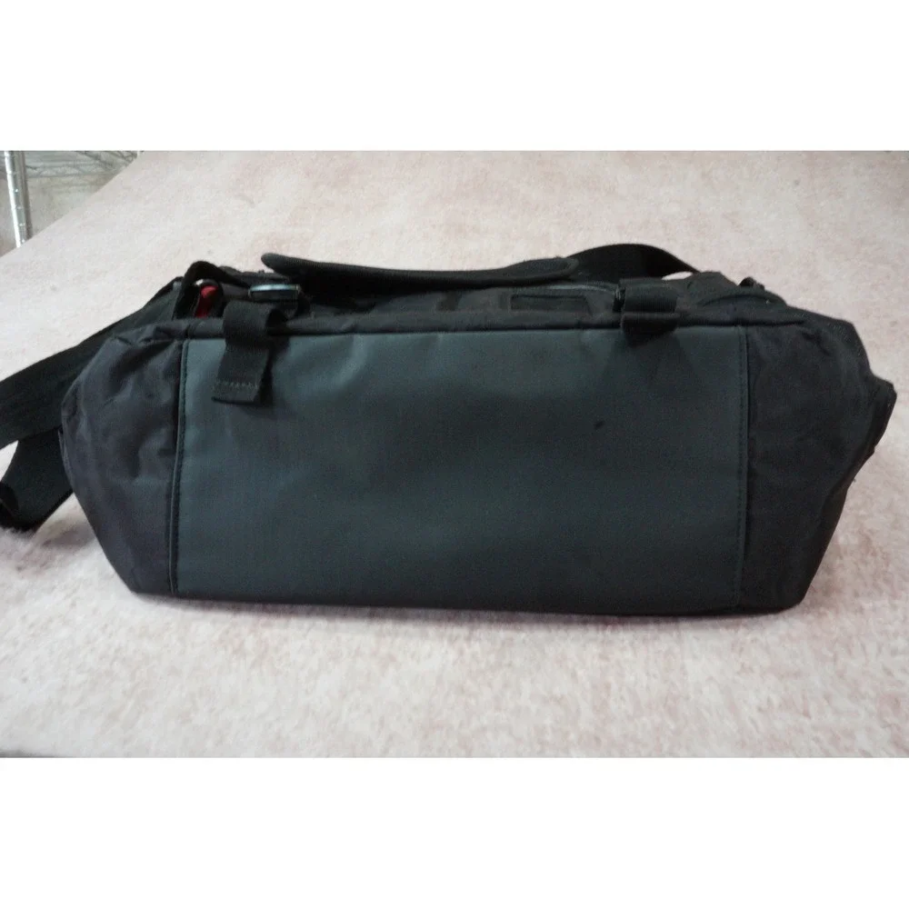 Case Logic Laptop Messenger Bag Black Gray Padded Shoulder Strap 16in